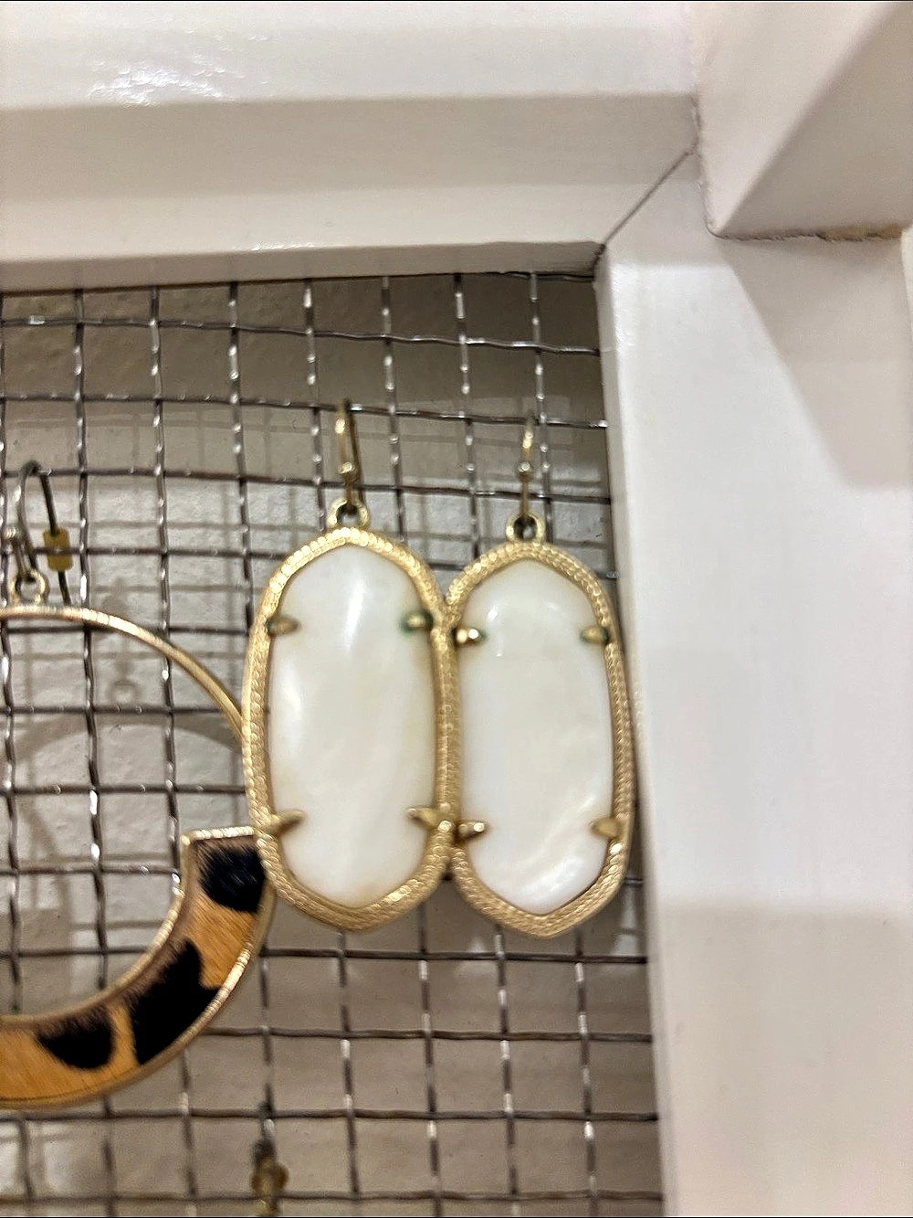 Kendra Scott Danielle Drop Earrings White & Gold Drop Earrings Like New